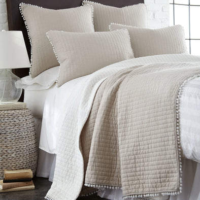 Sand Pom Pom Fringe Quilt Set