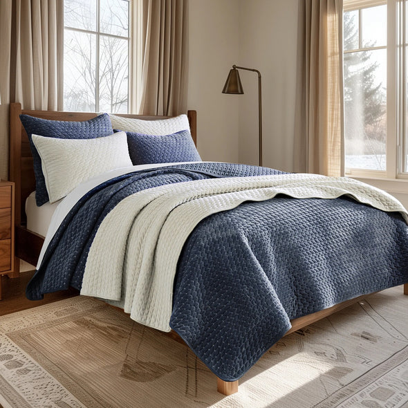 Velvet Stitch King/Cal King Quilt Set in Navy