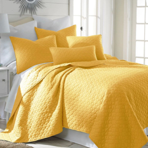 Bordeaux King/Cal King Quilt Set in Yellow